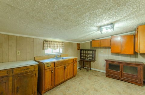 Tiny photo for 957 Blue Ridge Dr, Gretna, VA 24557 (MLS # 365677)