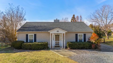 Photo of 2632 Town Fork Drive, Evington, VA 24550 (MLS # 363667)
