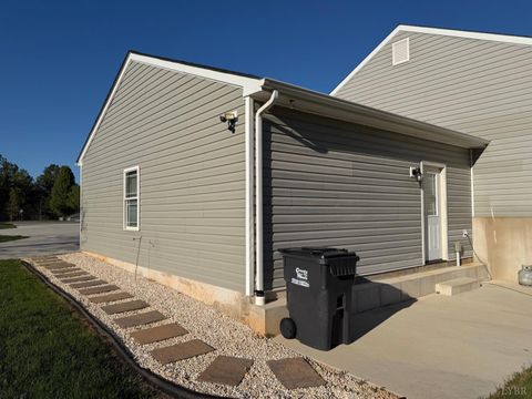 Tiny photo for 271 Pleasant Ridge Drive, Madison Heights, VA 24572 (MLS # 365635)