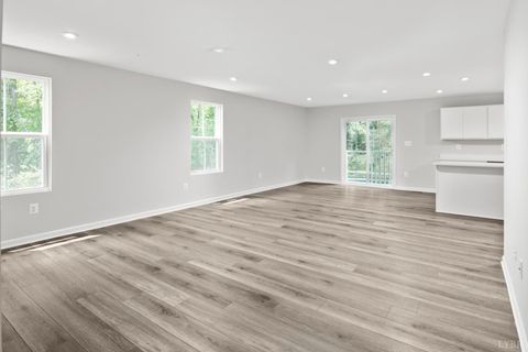 Tiny photo for 34 Crossing Court, Bedford, VA 24523 (MLS # 364304)