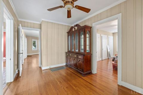 Tiny photo for 913 Johnson Road, Lynchburg, VA 24502 (MLS # 363678)