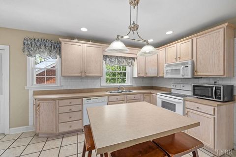 Tiny photo for 913 Johnson Road, Lynchburg, VA 24502 (MLS # 363678)