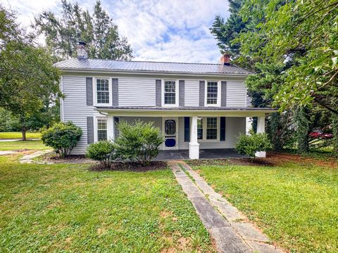 Photo of 176 N Main St, Amherst, VA 24521 (MLS # 366601)
