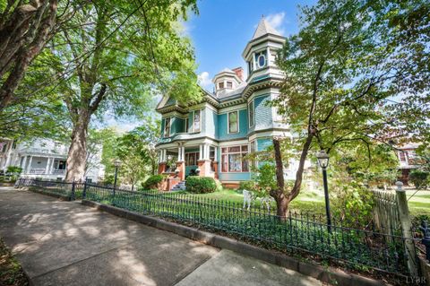 Tiny photo for 400 Madison Street, Lynchburg, VA 24504 (MLS # 364511)