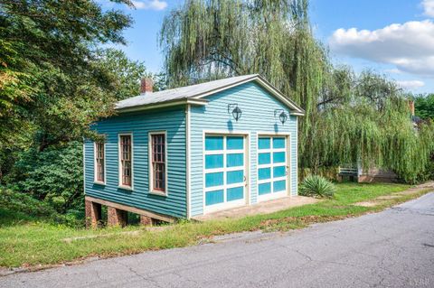 Tiny photo for 400 Madison Street, Lynchburg, VA 24504 (MLS # 364511)