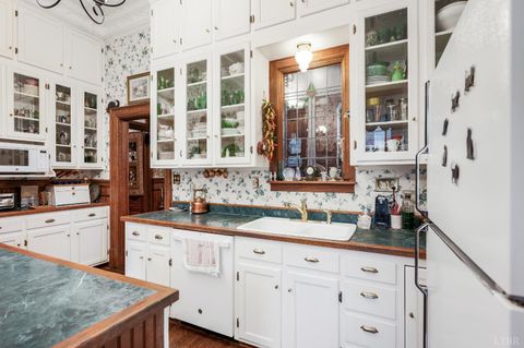 Tiny photo for 400 Madison Street, Lynchburg, VA 24504 (MLS # 364511)