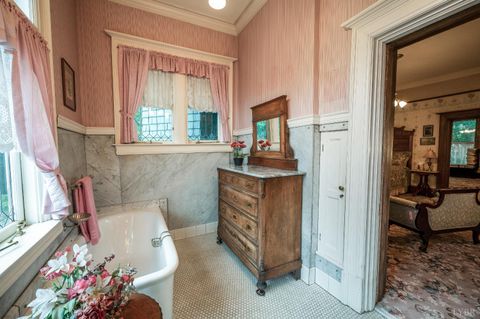 Tiny photo for 400 Madison Street, Lynchburg, VA 24504 (MLS # 364511)