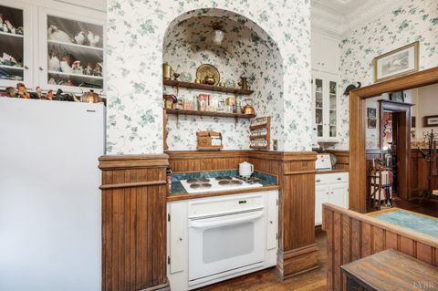 Tiny photo for 400 Madison Street, Lynchburg, VA 24504 (MLS # 364511)