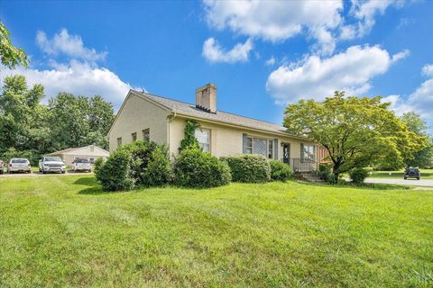 Tiny photo for 155 Laxton Road, Lynchburg, VA 24502 (MLS # 363239)