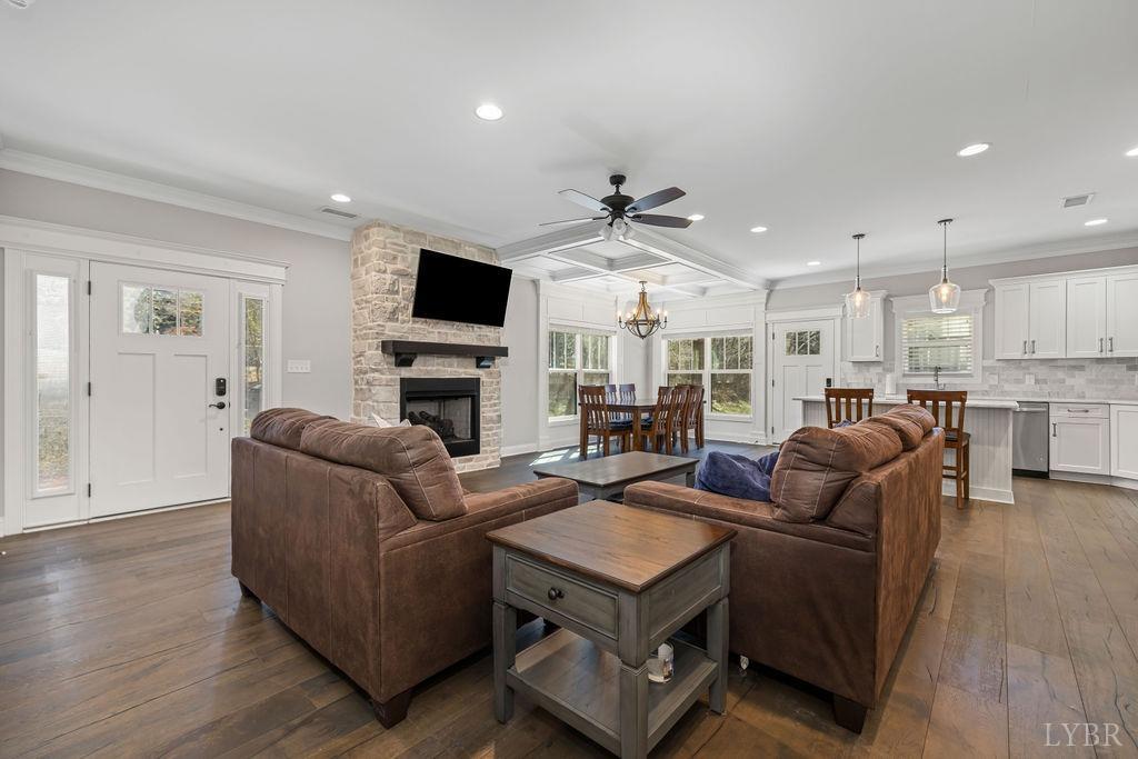 1055 Tori Court, Forest, Virginia image 6