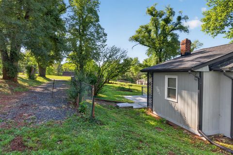 Tiny photo for 151 Brooks Street, Monroe, VA 24574 (MLS # 366508)