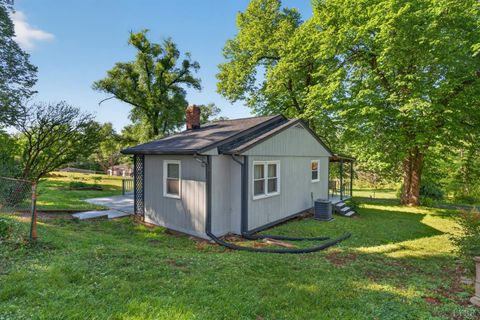 Tiny photo for 151 Brooks Street, Monroe, VA 24574 (MLS # 366508)