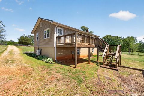 Tiny photo for 935 Turkey Mountain Rd. RD, Amherst, VA 24521 (MLS # 366369)