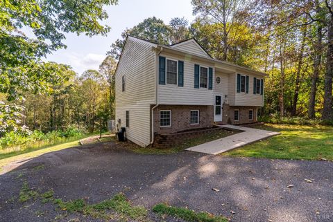 Tiny photo for 172 Cedar Ridge Drive, Madison Heights, VA 24572 (MLS # 362128)
