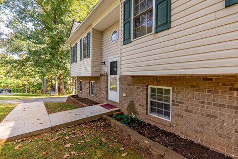 Tiny photo for 172 Cedar Ridge Drive, Madison Heights, VA 24572 (MLS # 362128)