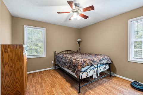 Tiny photo for 172 Cedar Ridge Drive, Madison Heights, VA 24572 (MLS # 362128)