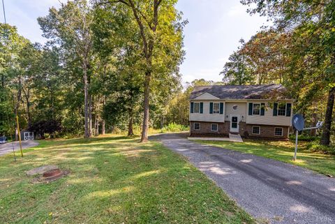 Tiny photo for 172 Cedar Ridge Drive, Madison Heights, VA 24572 (MLS # 362128)