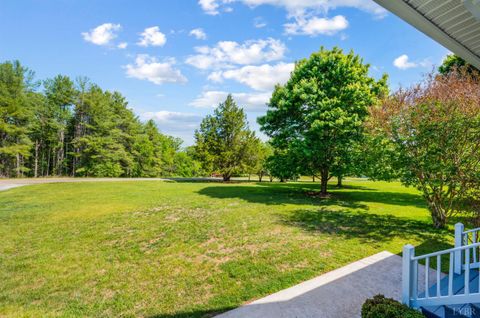 Tiny photo for 268 Cedar Hill Road, Amherst, VA 24521 (MLS # 366492)