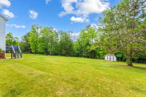Tiny photo for 268 Cedar Hill Road, Amherst, VA 24521 (MLS # 366492)