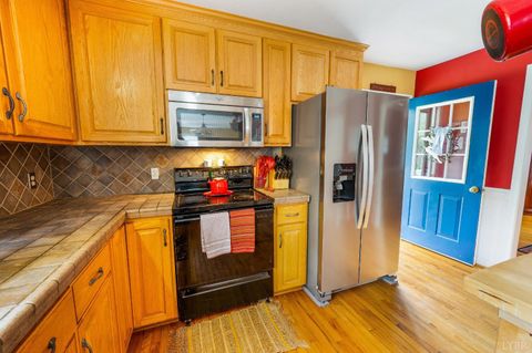 Tiny photo for 268 Cedar Hill Road, Amherst, VA 24521 (MLS # 366492)