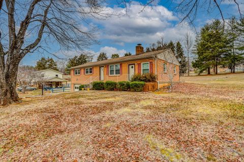 Tiny photo for 7143 Gladys Road, Altavista, VA 24517 (MLS # 364515)