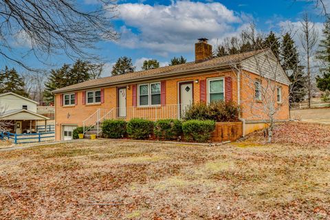 Tiny photo for 7143 Gladys Road, Altavista, VA 24517 (MLS # 364515)
