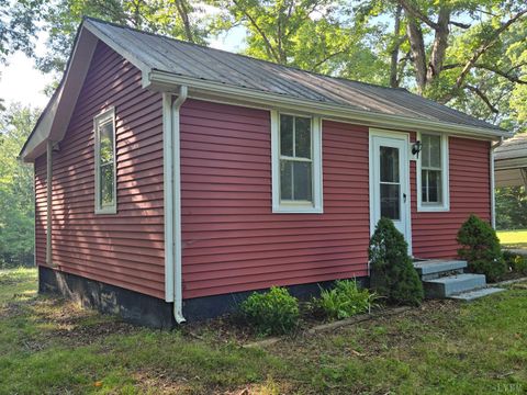 Photo of 1545 Cumberland Road, Farmville, VA 23901 (MLS # 364808)
