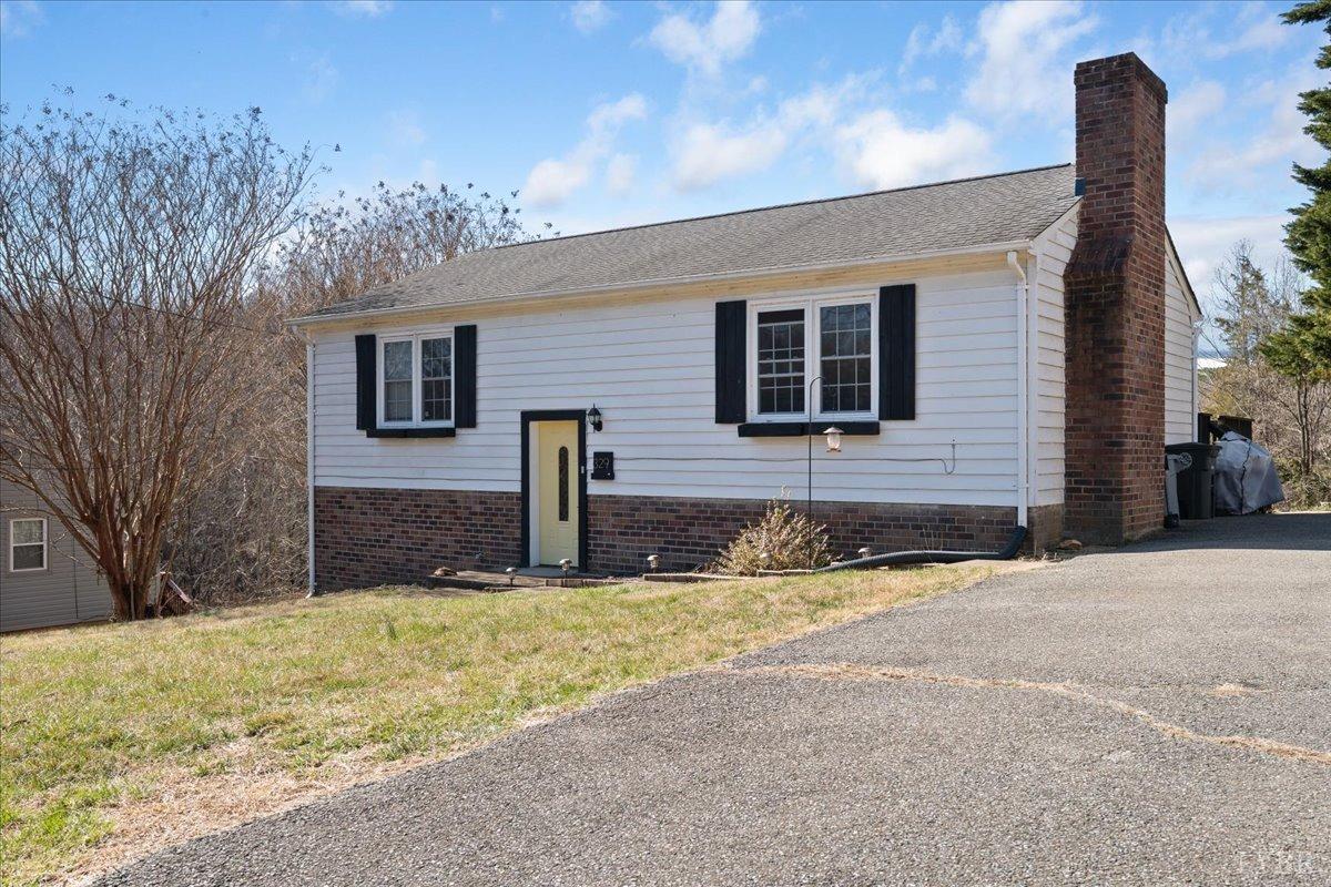 329 Holcomb Path Road, Lynchburg, Virginia image 2