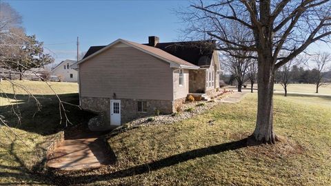 Tiny photo for 4087 Lowry Road, Goode, VA 24556 (MLS # 364493)