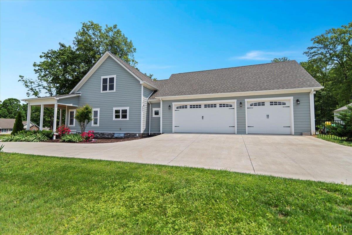 1045 Middlebrook Court, Forest, Virginia image 4