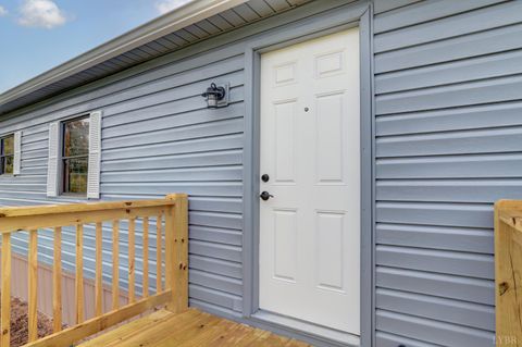 Tiny photo for 195 Dews Road, Hurt, VA 24563 (MLS # 362795)