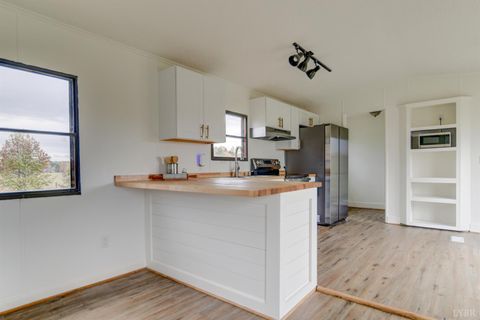 Tiny photo for 195 Dews Road, Hurt, VA 24563 (MLS # 362795)
