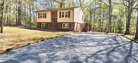 Photo of 18 Valleywood Drive, Forest, VA 24551 (MLS # 365661)