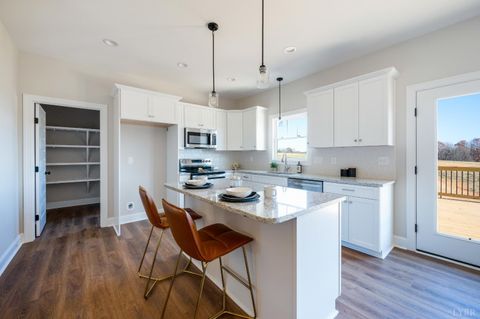 Tiny photo for 10606 Leesville Road, Evington, VA 24550 (MLS # 364388)