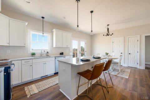 Tiny photo for 10606 Leesville Road, Evington, VA 24550 (MLS # 364388)