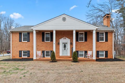 Photo of 112 Hickory Way, Madison Heights, VA 24572 (MLS # 364742)