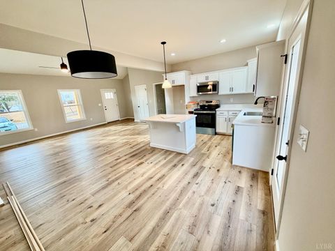 Tiny photo for 615 Oakleigh Avenue, Appomattox, VA 24522 (MLS # 363585)