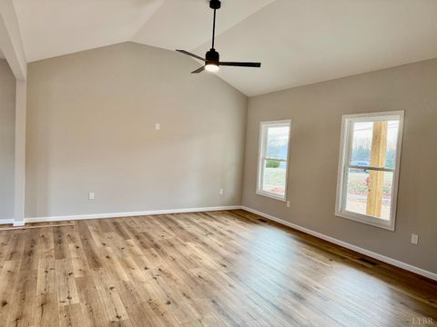 Tiny photo for 615 Oakleigh Avenue, Appomattox, VA 24522 (MLS # 363585)