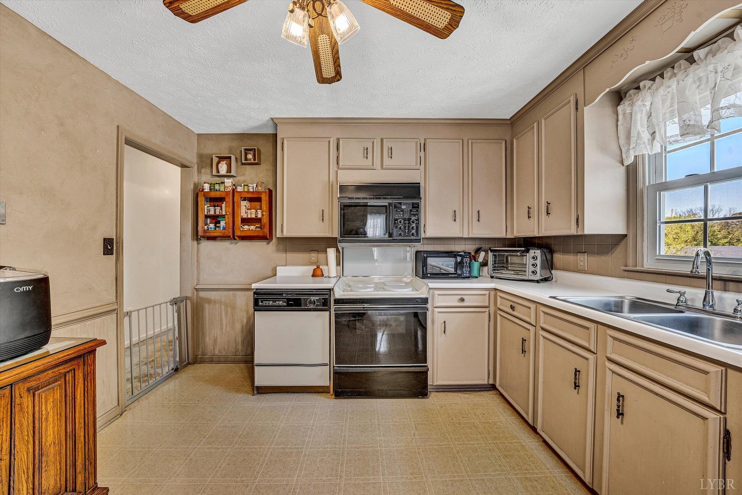 212 Maple Hills Drive, Lynchburg, Virginia image 10