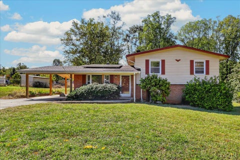 Photo of 524 Dawnridge Drive, Lynchburg, VA 24502 (MLS # 369844)