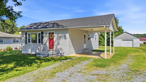 Homes For Sale - 201 Fauntleroy Street<br/> Altavista, VA 24517
