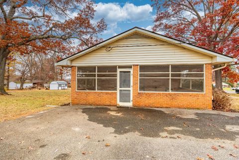 Tiny photo for 145 Laurel Drive, Madison Heights, VA 24572 (MLS # 363247)