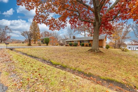 Tiny photo for 145 Laurel Drive, Madison Heights, VA 24572 (MLS # 363247)