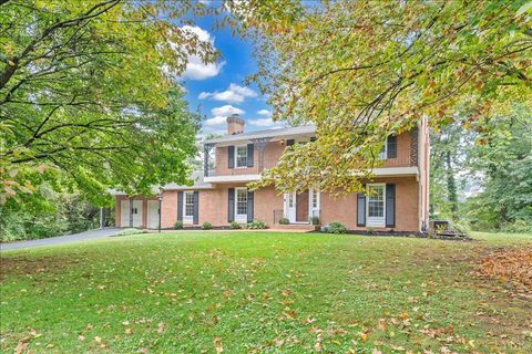 Tiny photo for 1926 SW Hope Road, Roanoke, VA 24018 (MLS # 363919)