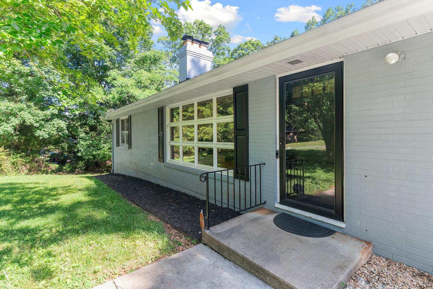 175 Mountain Peak Drive, Lynchburg, Virginia image 2