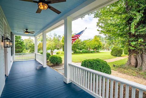 Tiny photo for 260 North Main St St, Amherst, VA 24521 (MLS # 365915)