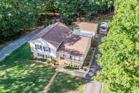 Tiny photo for 2121 Sunburst Road, Evington, VA 24550 (MLS # 364793)