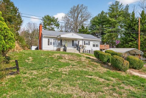 Tiny photo for 12477 North Old Moneta Road, Moneta, VA 24121 (MLS # 365324)