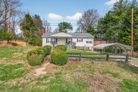 Tiny photo for 12477 North Old Moneta Road, Moneta, VA 24121 (MLS # 365324)