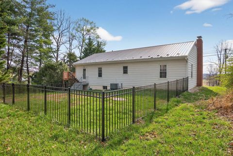 Tiny photo for 12477 North Old Moneta Road, Moneta, VA 24121 (MLS # 365324)